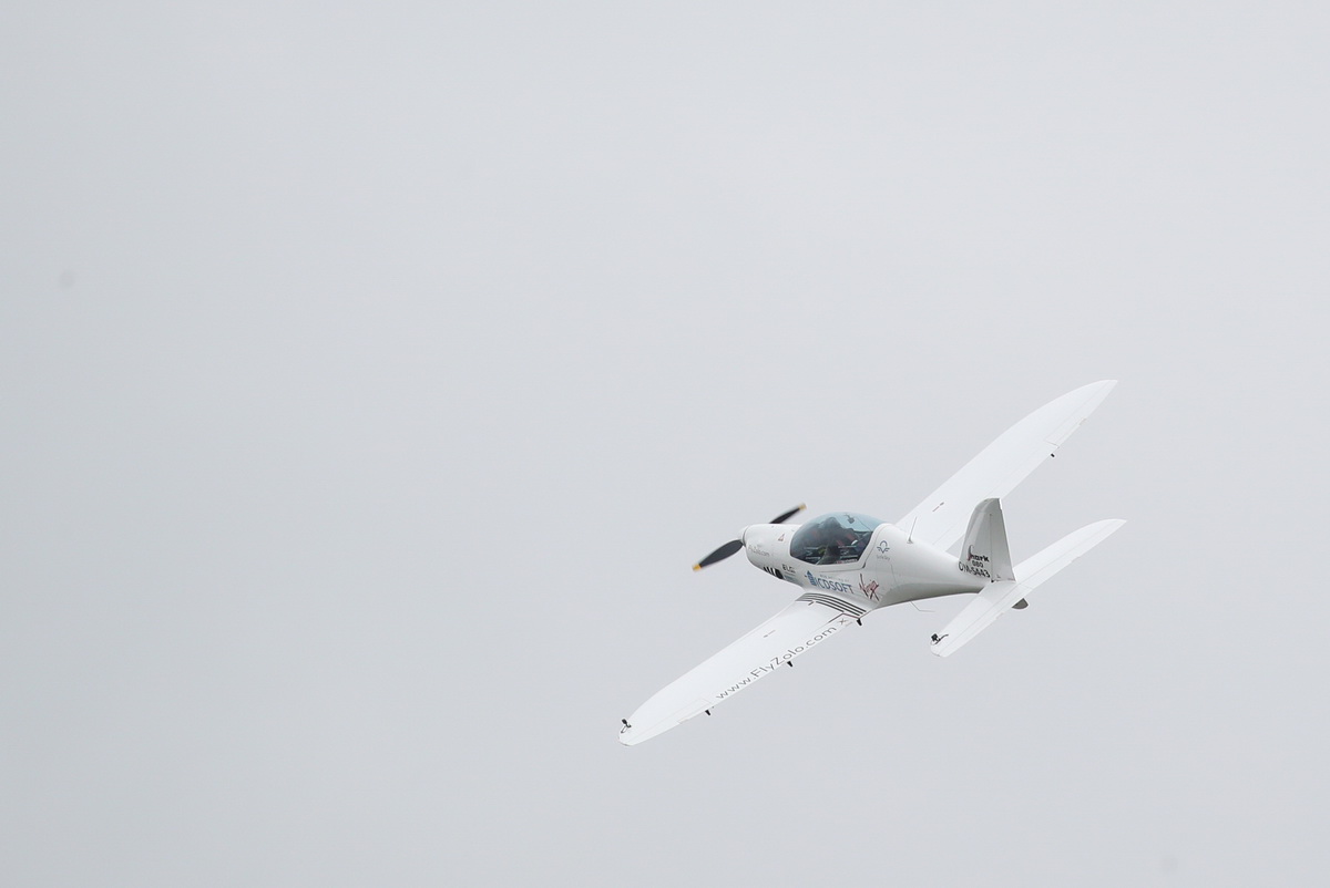 818ڱrfķɪ{񂡰~pwCwA/·͸