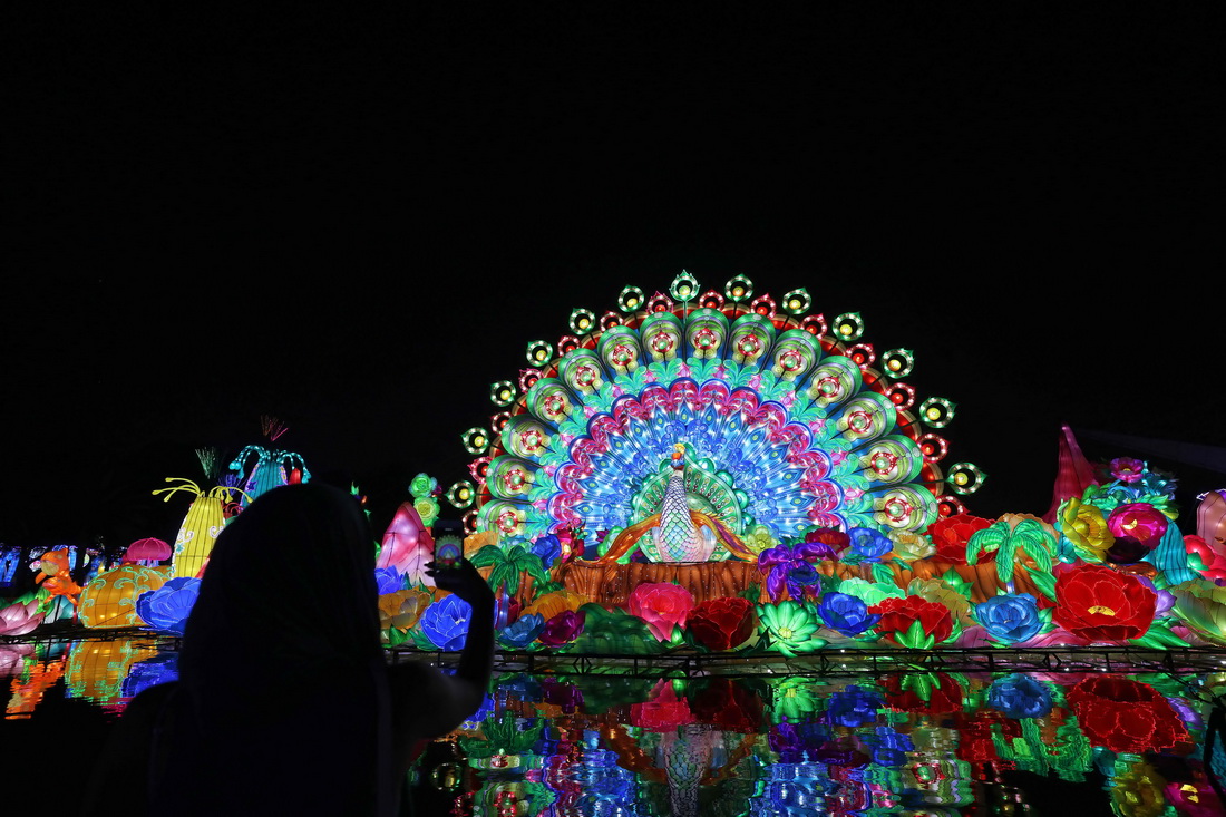 111ڰLϰһŮĔzb