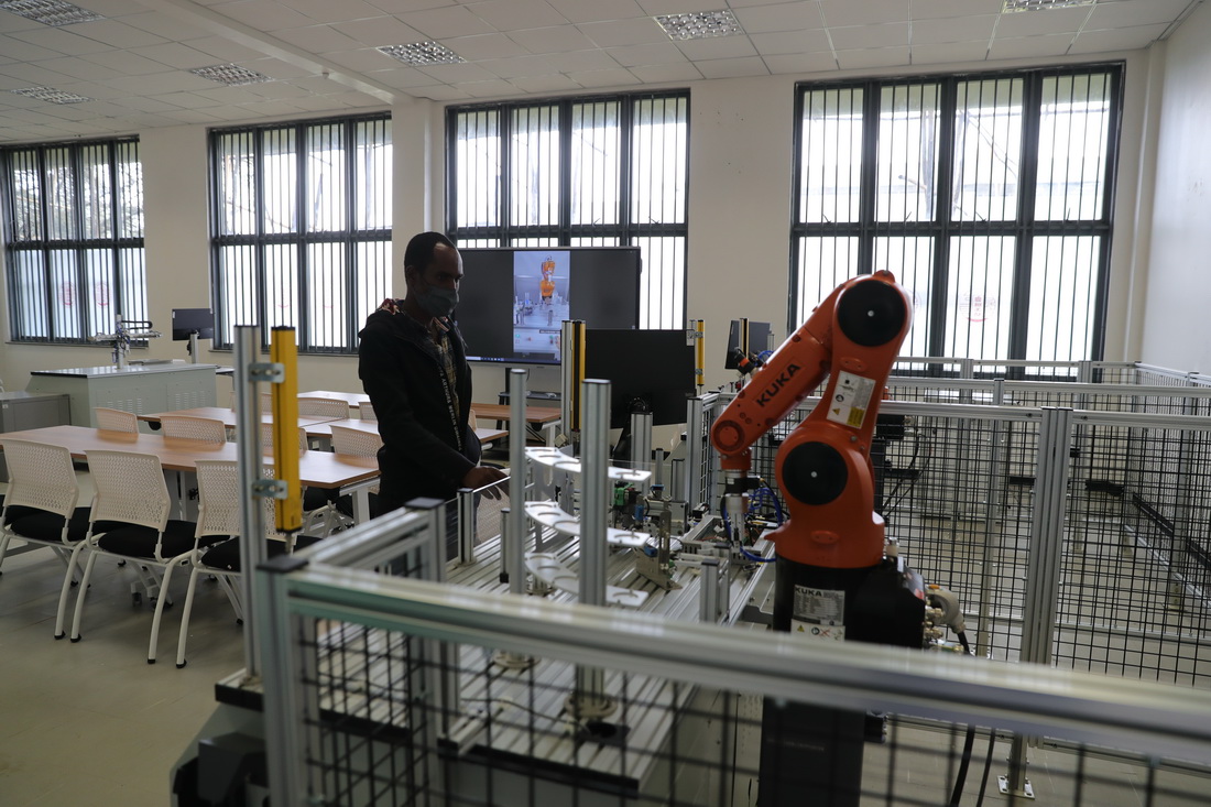 @428ڰȁ׶˹ؐĔzġ๤2018ԁЇڶއcԺУ๤ͬ޷Ї|IAӛ ƽ z