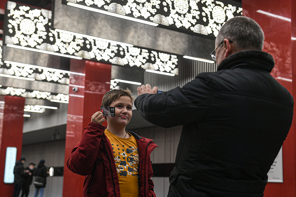 127ڶ_˹׶Ī˹һСֳӡִվƬĵFƱӰAl~wᡤᯔz