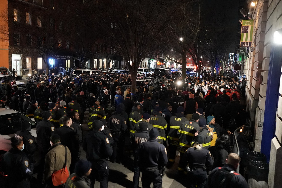 1月22日，人們在美國紐約參加悼念活動。