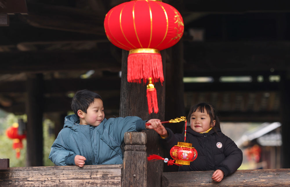 1��31����С�����ں���ʡ�ѻ���ͨ���������οhƺ̹�Ŷ�կ��ˣ�����A��l�������� �z��