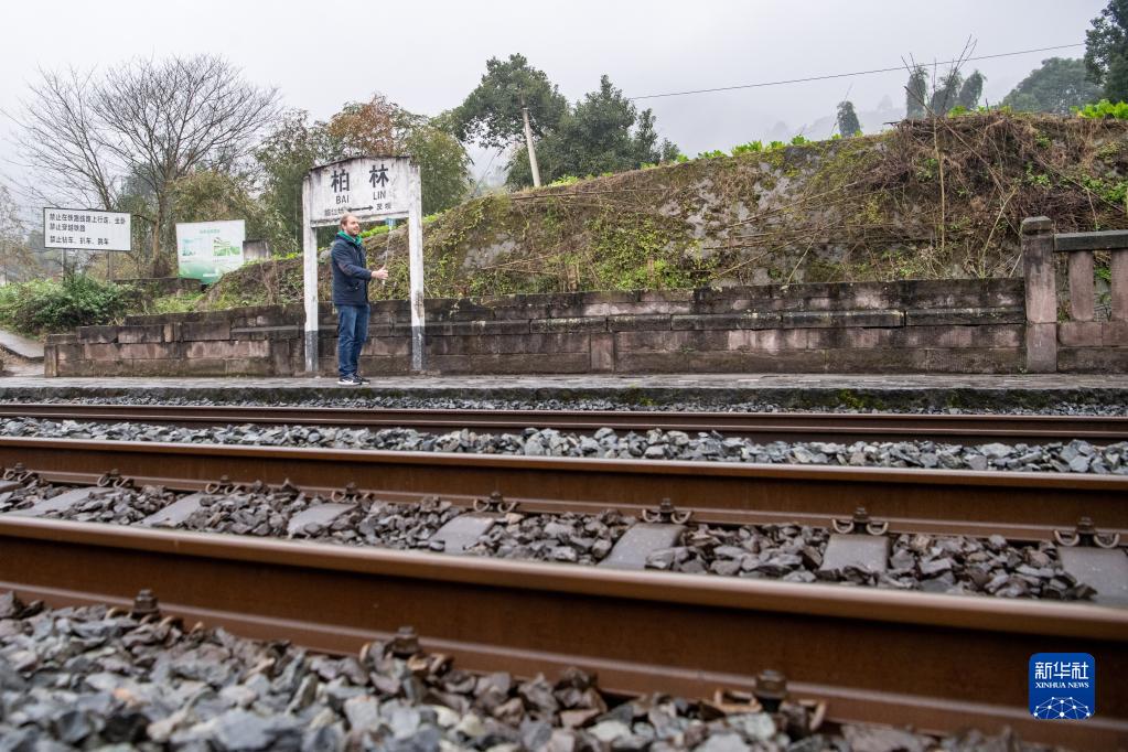 �ںͼ��lͬ���ĳ����F·���ϾW�tСվ������վ�����R���_������ֱ�����V���т����һؼ�������1��27�Քz����