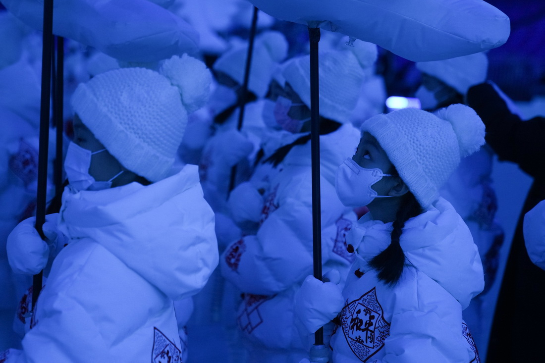 1��27�������Ԫ���ң��ڱ���ǰ�����A��ӛ�� ������ �z