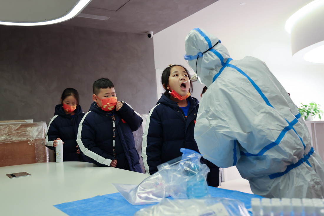 �R�m����ͯ�ϳ��F�ĺ��ӂ��ھƵ�������ɘӣ�1��10�Քz�������A��ӛ�� �S��� �z