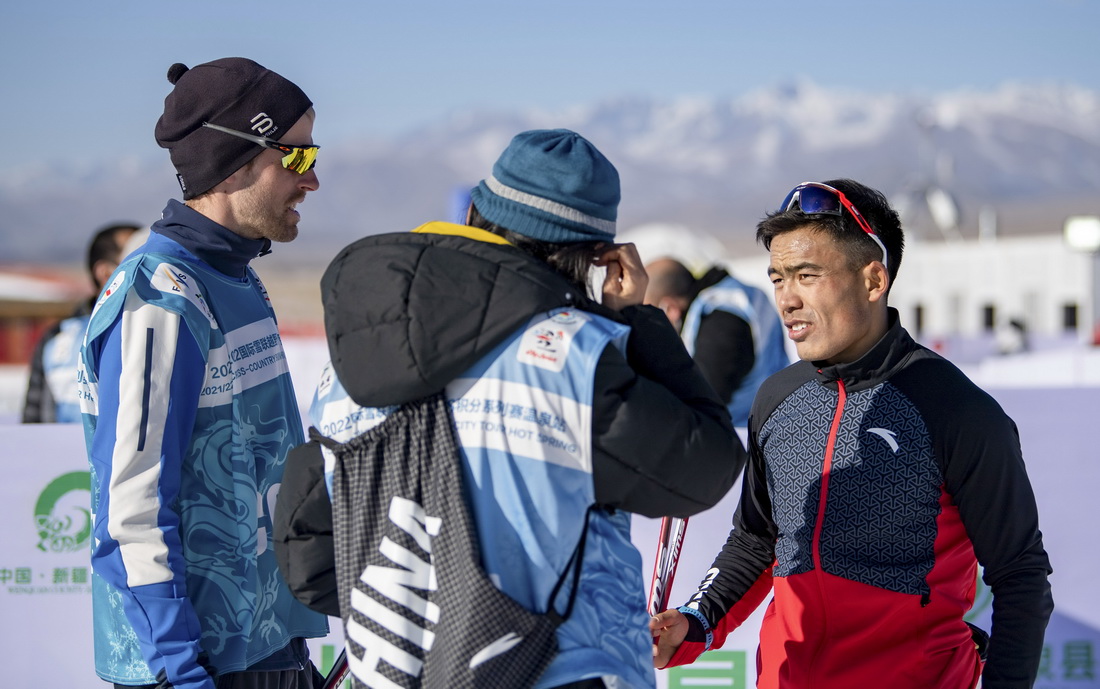 ���½���Ȫ�hԽҰ��ѩ����� ��ɽ����������ˣ��ң��cԽҰ��ѩ���Ҽ�Ӗ꠽̾�������2021��11��24�Քz����