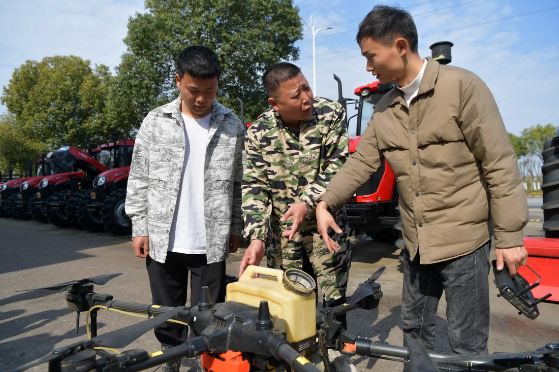 �ڽ���ʡ�ϲ��h�r�C���Ј����������У��̓��ӹ����l�������˽�һ��o�˲��N�C��3��5�Քz����