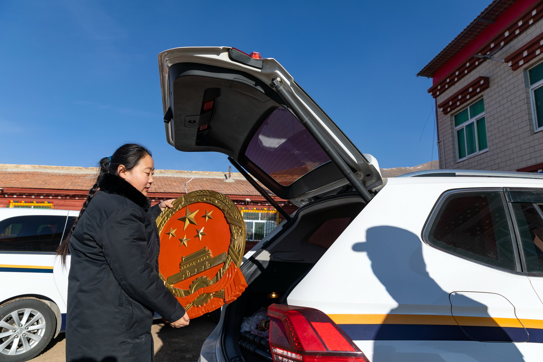 ��ʯ���h�������xѩɏ��Ů�ӌ��ЈF꠵ĳɆT�������b��܇�����ʂ�ǰ�����x�h��70����������l��ͨ�^Ѳ�،����_ͥ����һ���x�鰸��1��10�Քz�������A��ӛ�� ���n �z