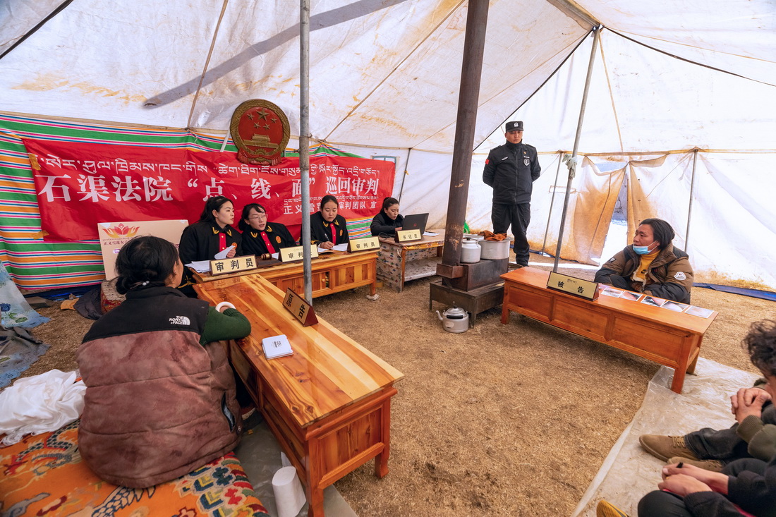 �����xѩɏ��Ů�ӌ��ЈF꠳ɆT��܇�������xʯ���h��70����������l����һ픎����óɵġ�����ͥ������ͨ�^Ѳ�،����_ͥ����һ���x�鰸��1��10�Քz�������A��ӛ�� ���n �z