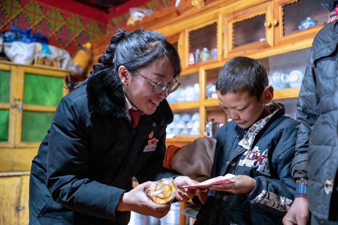 �����xѩɏ��Ů�ӌ��ЈF꠳ɆT��һ�������˼��л��L�����ٝ����������󣩞鮔���˵ĺ����������W��1��11�Քz�������A��ӛ�� ���n �z