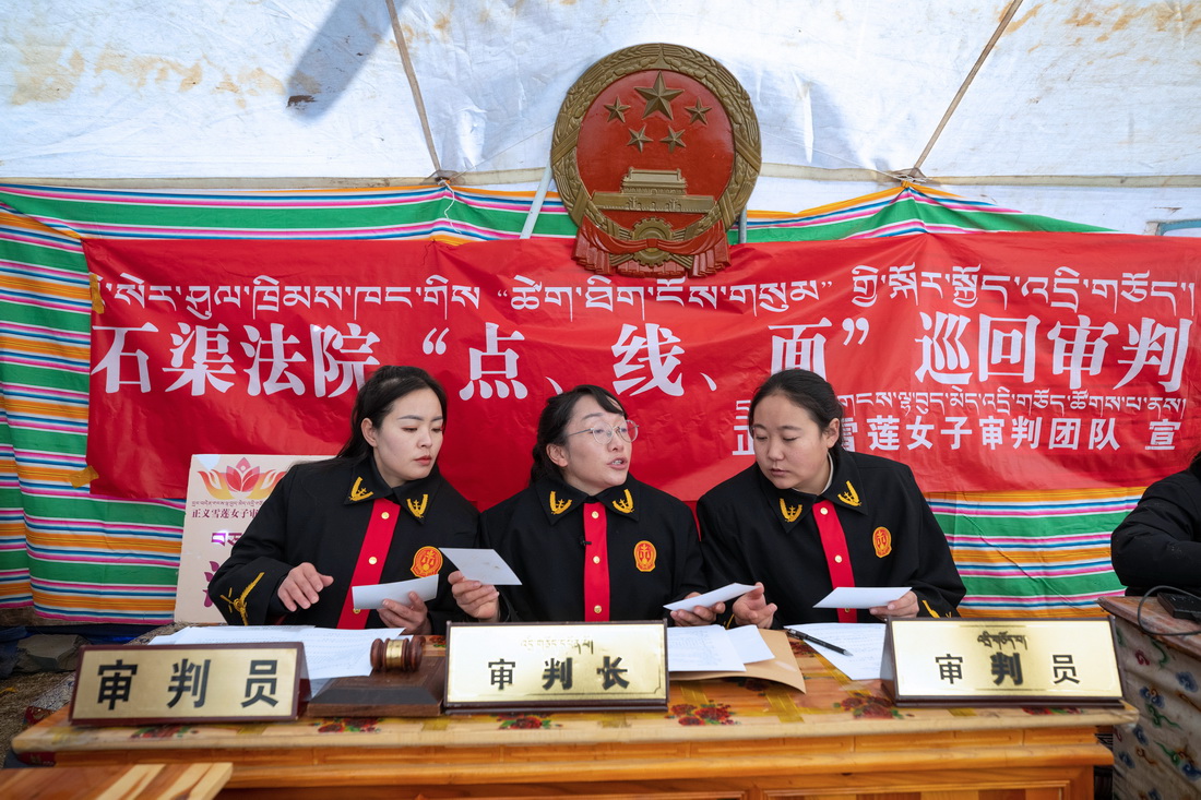 �����xѩɏ��Ů�ӌ��ЈF꠳ɆT��܇�������xʯ���h��70����������l����һ픎����óɵġ�����ͥ���������ٝ����������У����I�F���ͨ�^Ѳ�،����_ͥ����һ���x�鰸��1��10�Քz�������A��ӛ�� ���n �z