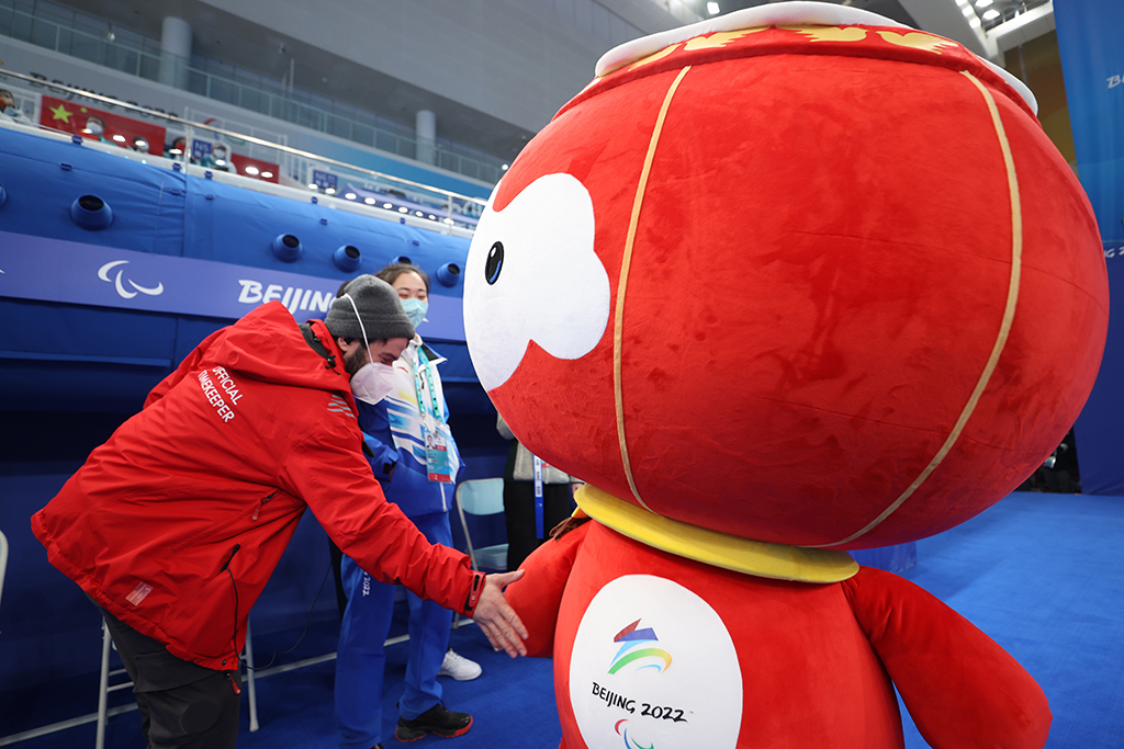 �ڇ�����Ӿ���ġ�������������ѩ���ڡ���݆�α���ѭ�hِǰ�cһ��ِ�¹����ˆT���ӣ�3��6�Քz�������A��ӛ�� �Şt�� �z