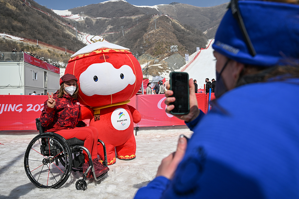 ���ӑc���Ҹ�ɽ��ѩ��������ѩ���ڡ���һλ���ô����F�ɆT��Ӱ��3��10�Քz�������A��ӛ�� �O�� �z