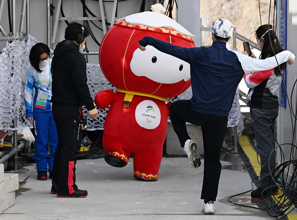 ���ӑc���Ҹ�ɽ��ѩ��������ѩ���ڡ�����ů�����݄�����3��10�գ������A��ӛ�� ������ �z