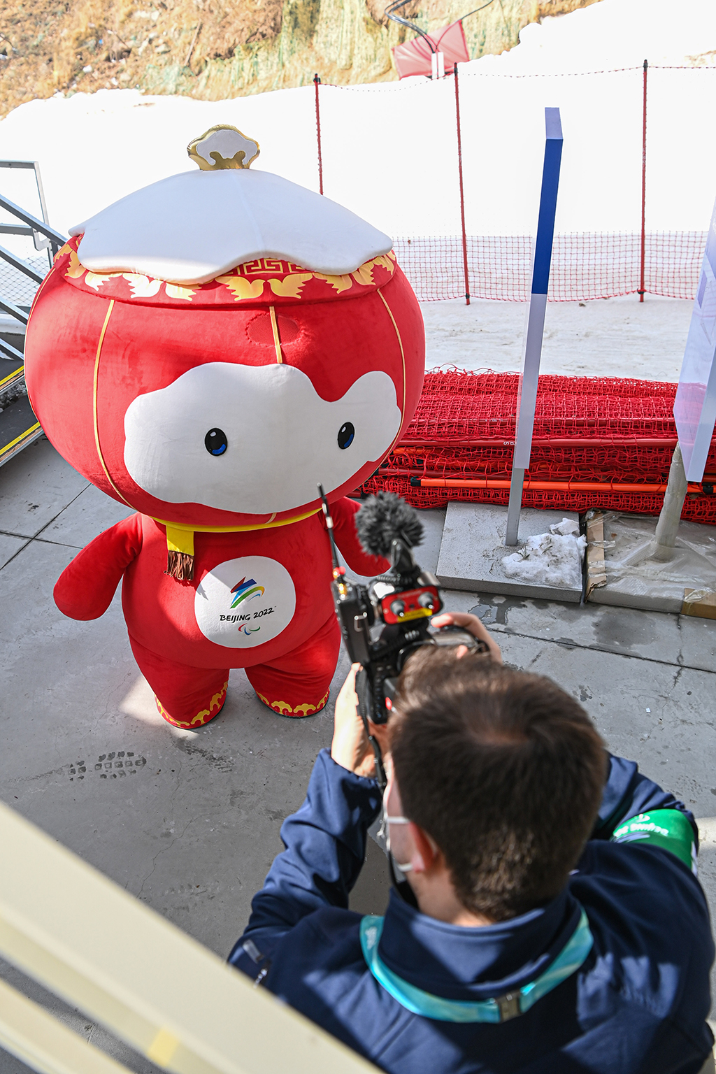 ���ӑc���Ҹ�ɽ��ѩ������һλӛ�ߞ顰ѩ���ڡ����ҕ�l��3��10�Քz�������A��ӛ�� ���h �z