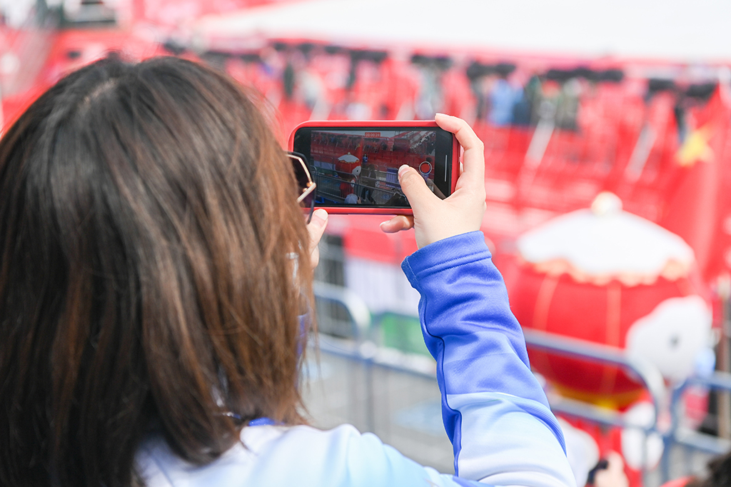 ���ӑc���Ҹ�ɽ��ѩ���Ŀ��_��һ��־Ը���Ĕz���ڱ��ݵġ�ѩ���ڡ���3��10�Քz�������A��ӛ�� ���h �z