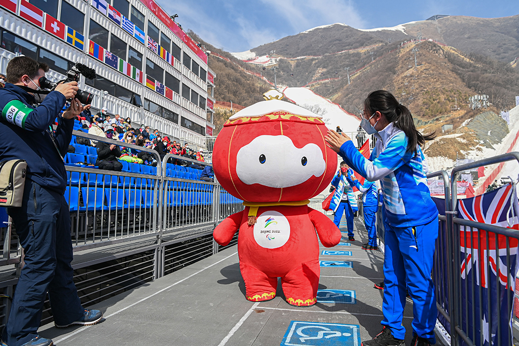 ���ӑc���Ҹ�ɽ��ѩ���Ŀ��_����ѩ���ڡ��c־Ը�߂�һͬ�M��ů�����ݣ�3��10�Քz�������A��ӛ�� ���h �z