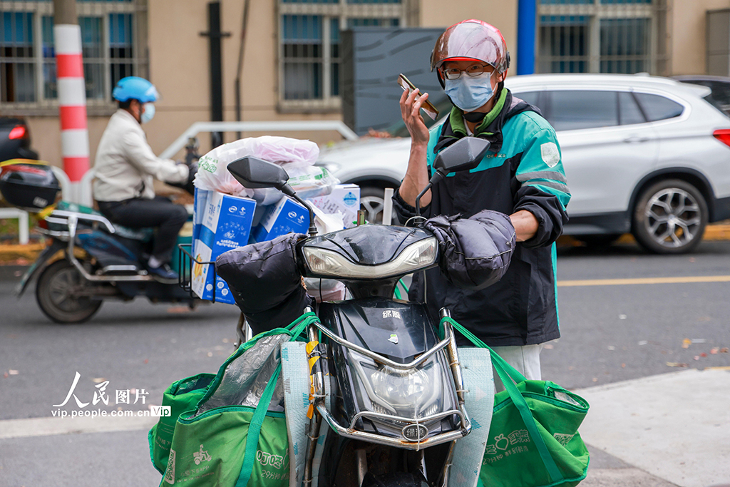 �Ϻ������uС�硰���С��ء�������6��