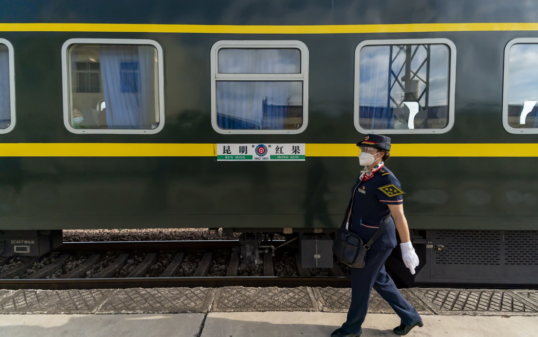 �@��������С�½�վ��5652����܇��6��2�Քz����