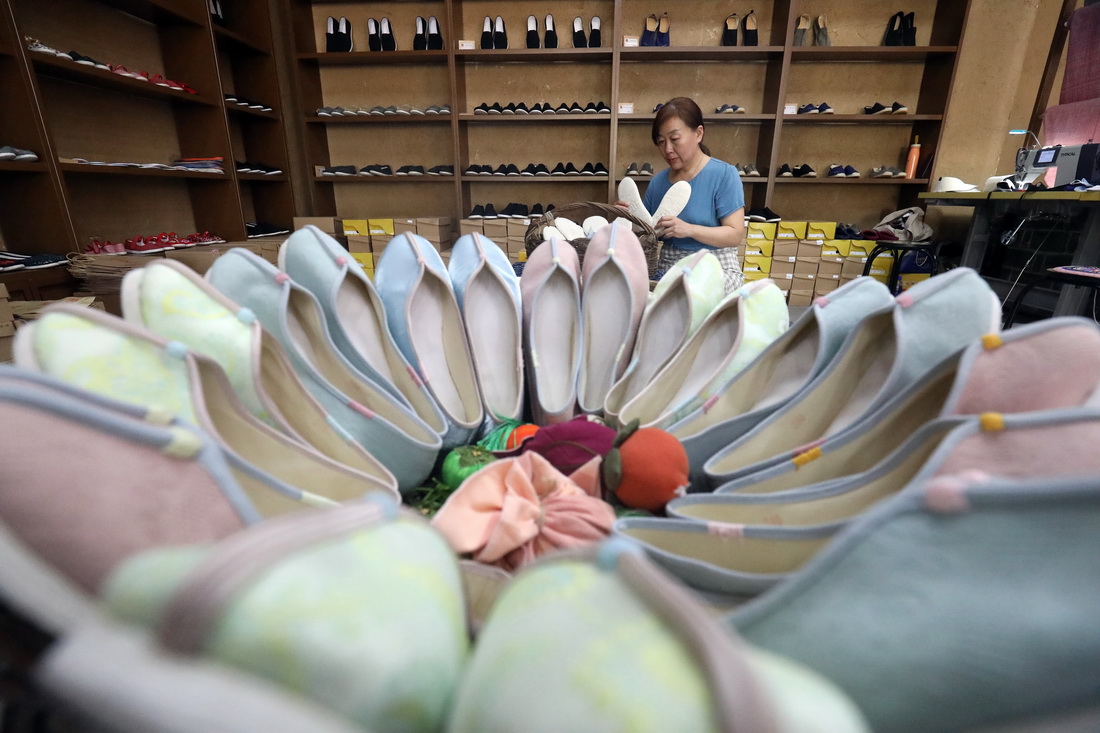 6��1�����ӱ�ʡƽɽ�h������悱��f�����ֱ�����r���rչ�N���صĹ����ˆT��������ɫ��Ʒ��