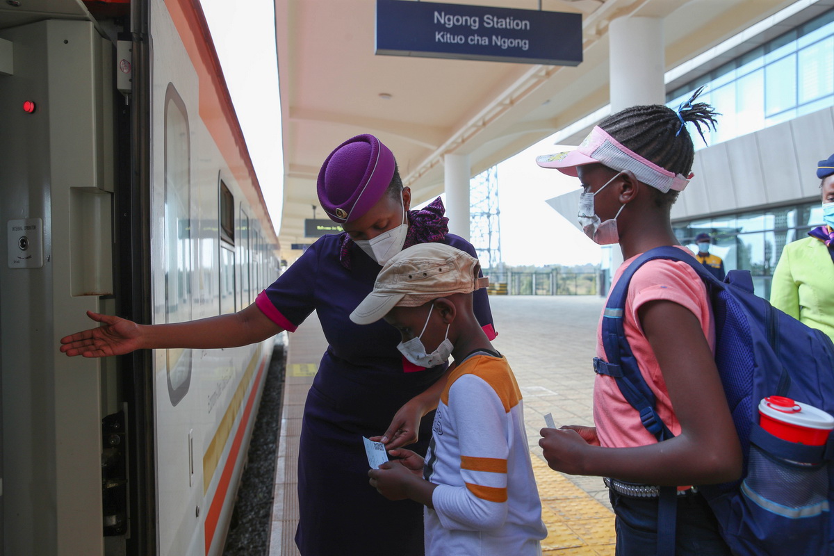 2022325˿ڿ၆ɃF·ؕվ܇Aӛ  z