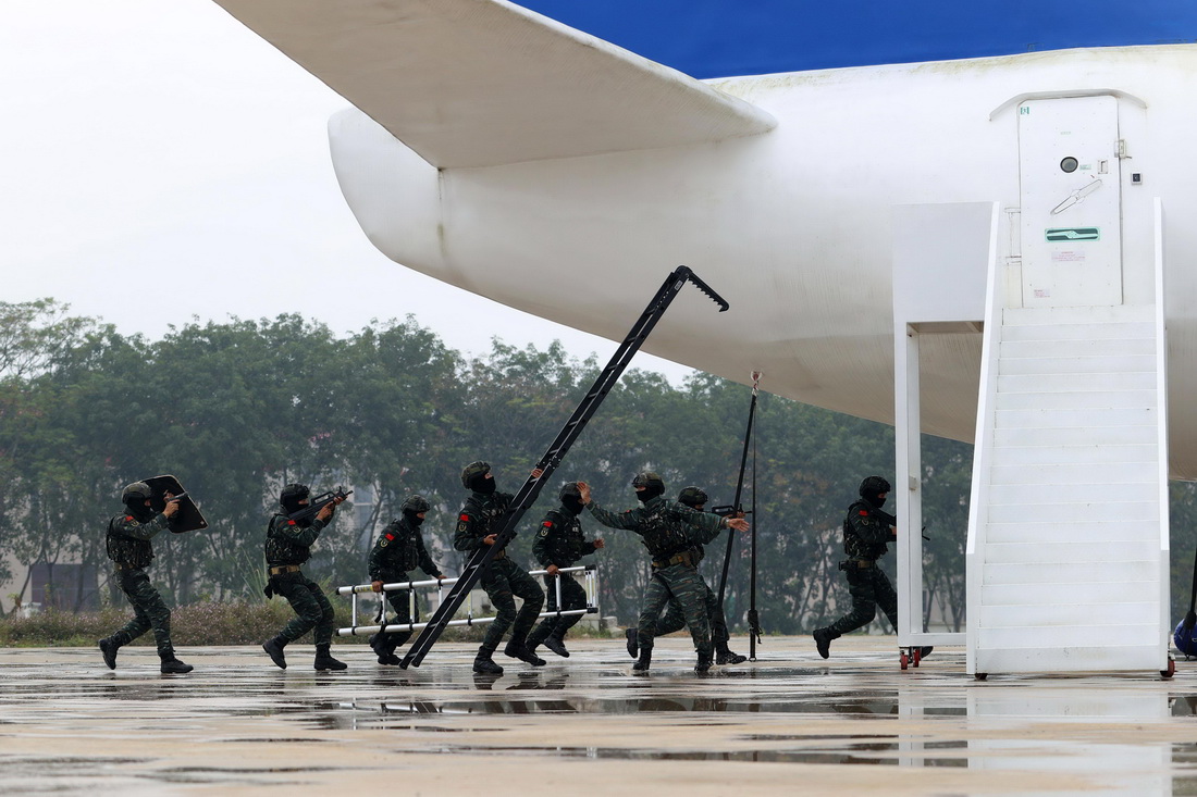 13侯ϿꠙC֧ؑMзٙCݾ Al H z