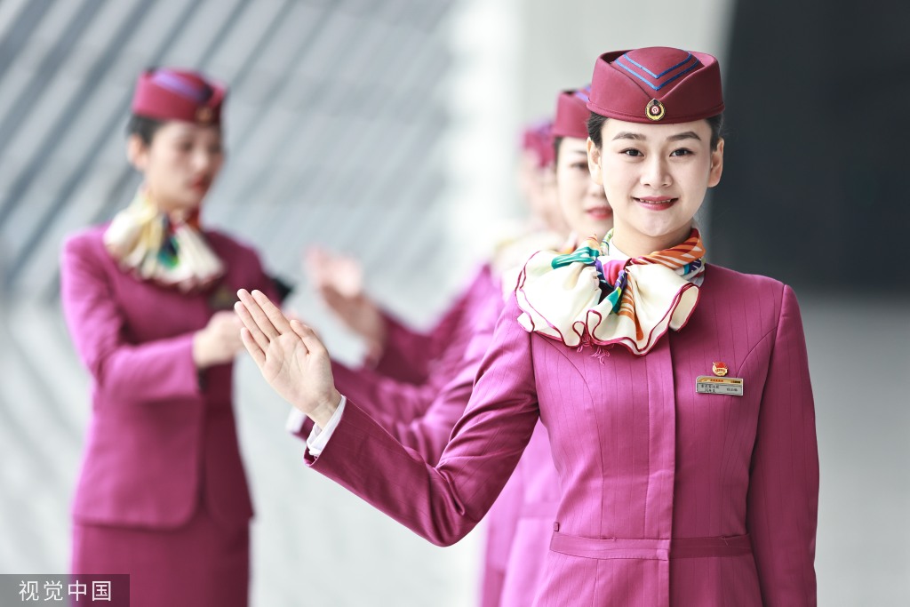 2023年1月5日，乘務人員在進行禮儀培訓。