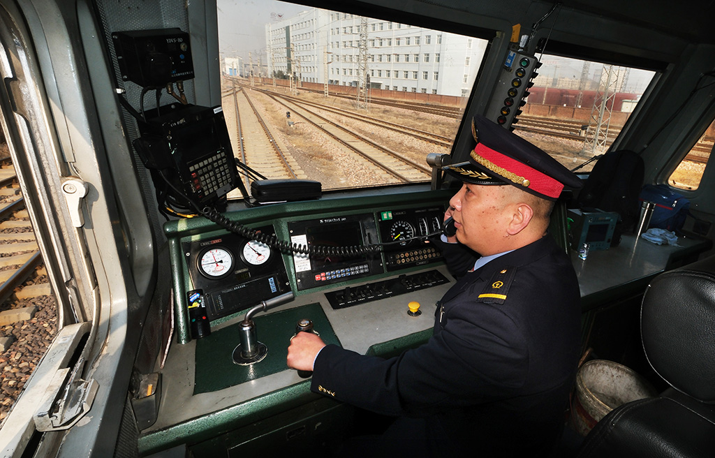 2月5日，李斌開車前與調度進行電話信息聯控。