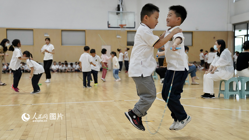 531ӭӁ\cףһͯͬrBW\dȤۺLۘСW_չȼͯӭ\һꖹwِW˼wLKһһKԼ10ֱ\ȱِWӛ Pz