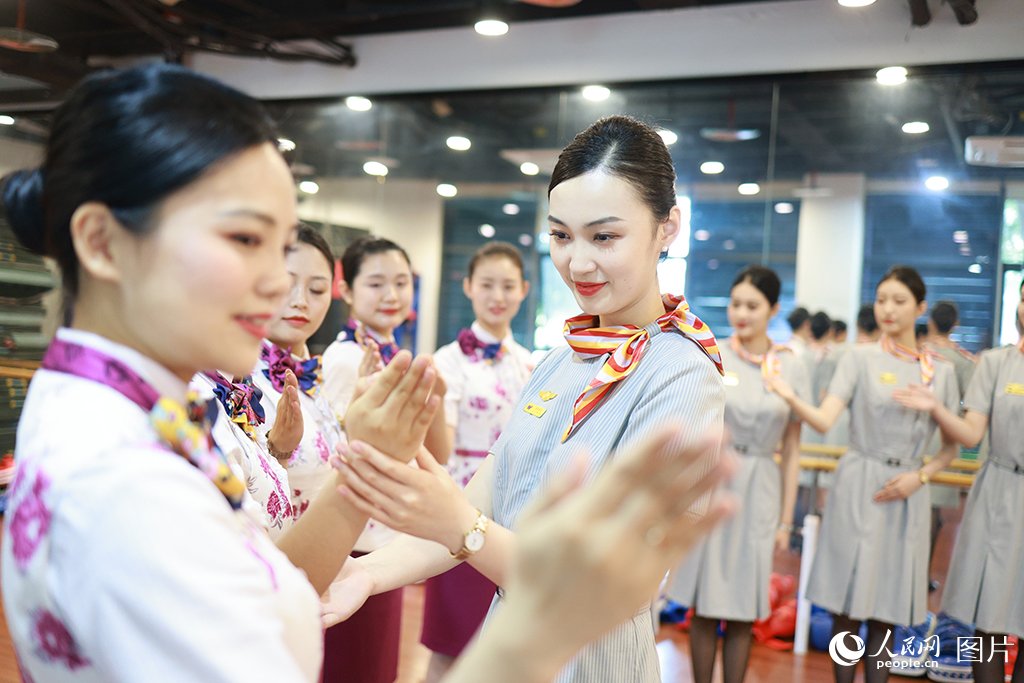 ؑcս㡱ӽ㡱 y_չնYxӖ\10