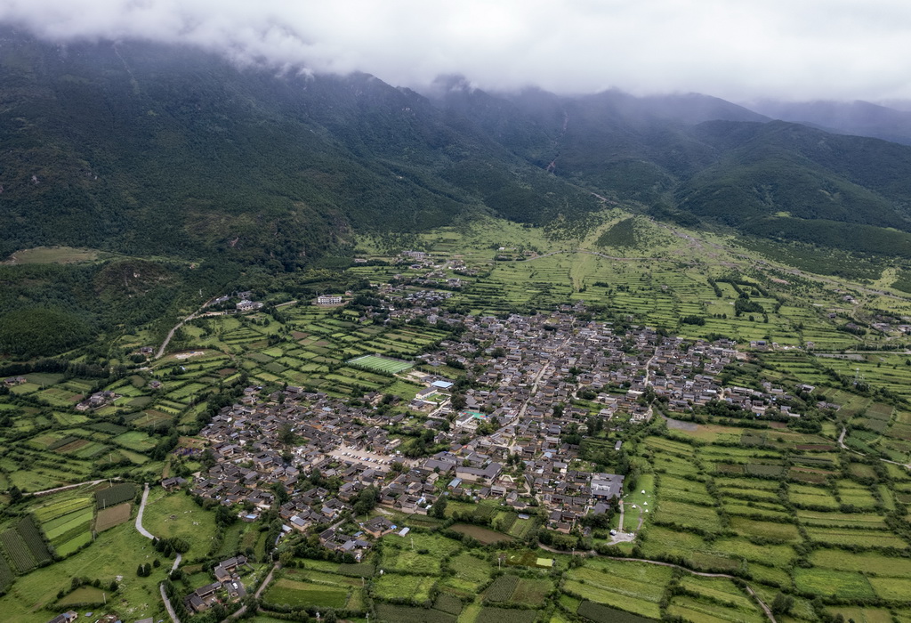 云南省麗江市玉龍納西族自治縣玉湖村（8月28日攝，無人機照片）。