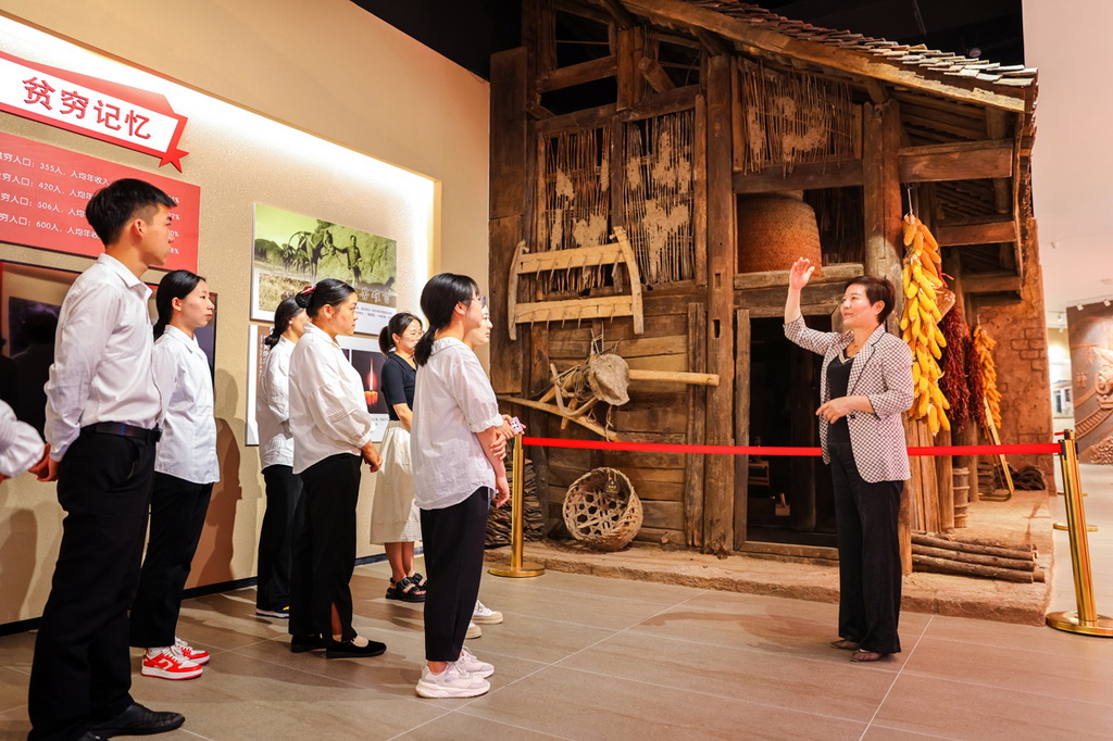 ҽoĆTvr^ȥؚFvʷͽľ޴׃贔z