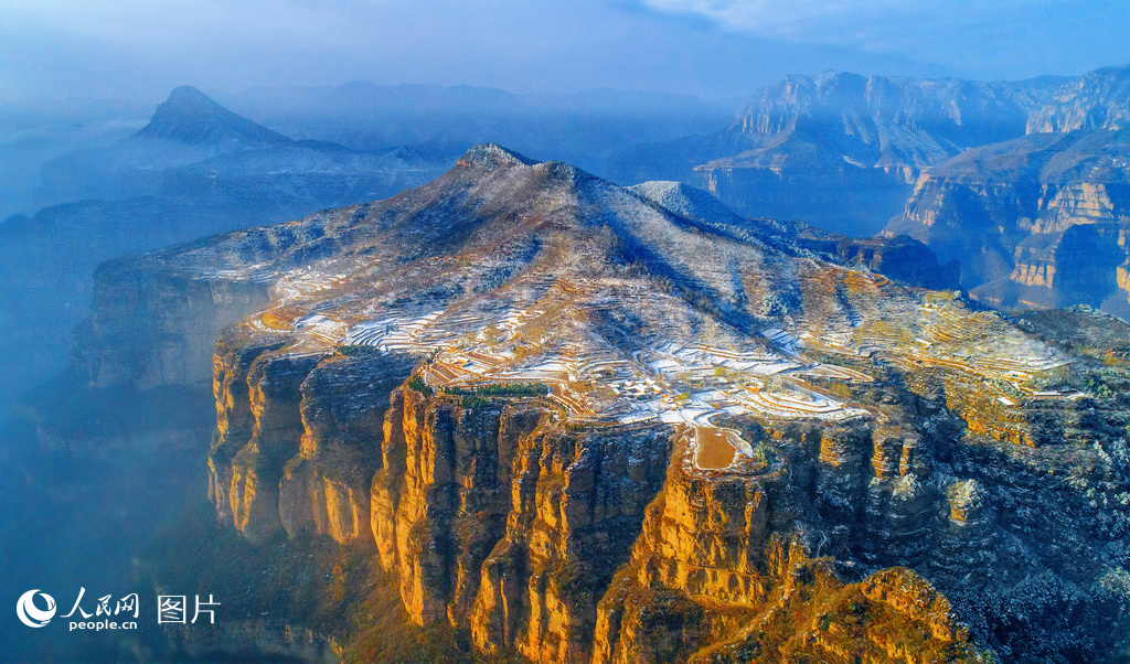 1110ϰ̫д{ӭ붬ѩɽnľ\һƬɫĉ֮̫ɽoo֮g[һ^Ķծ  W ƽz