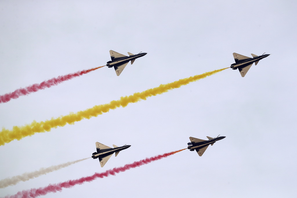 2月5日，中國空軍八一飛行表演隊在沙特阿拉伯首都利雅得進行飛行特技表演。