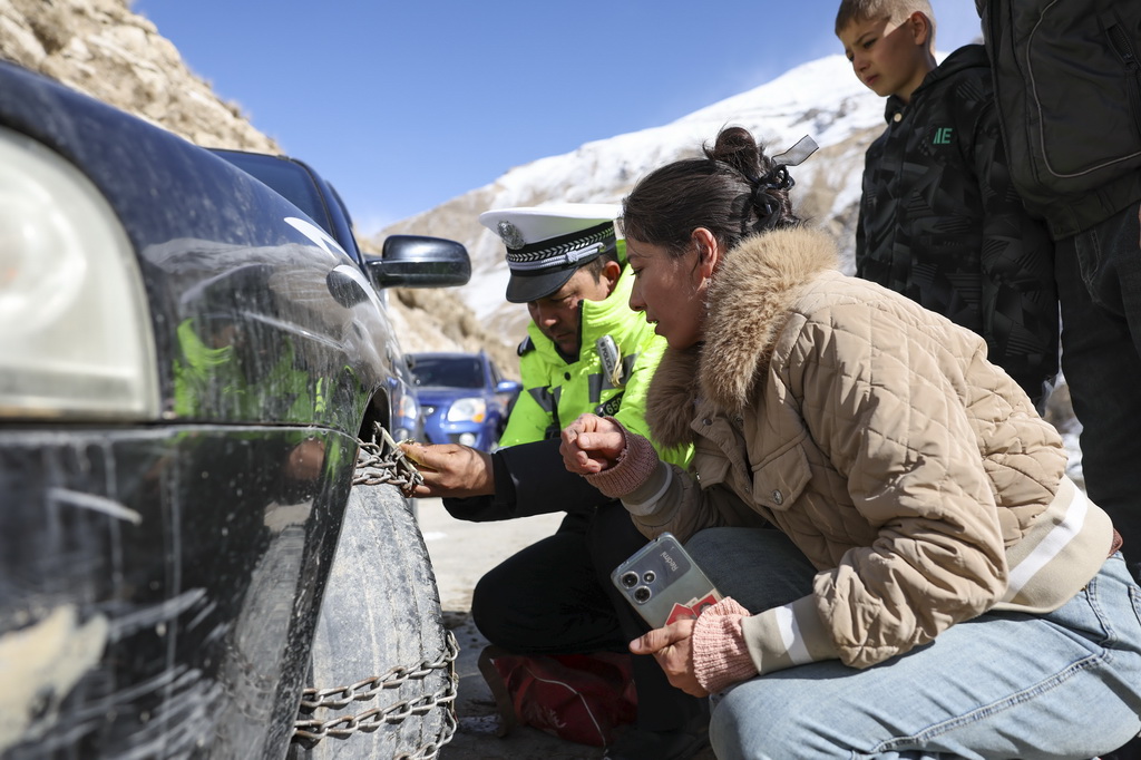 222ǰlСWԽ4000׵ѩɽ;{T~ǿhֽͨ꠹ˆTһ͌W܇vb