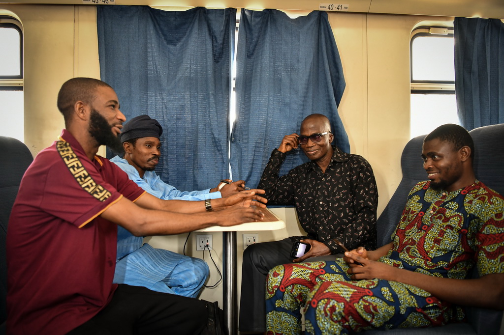 32˹F·Īsd܇վ˿܇Aӛ n z