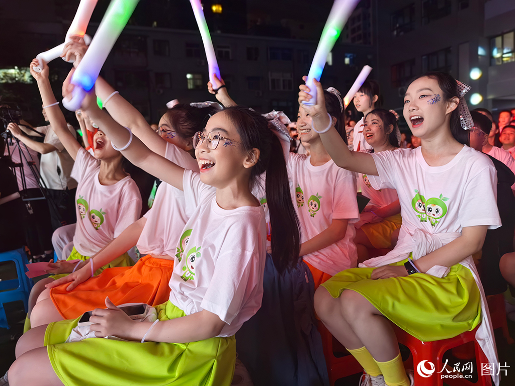 ġڡһH֮ͯHһ݁ɽʡ̫ԭк̖sl·СWF傀У^꼉IͼLһԡҵyoung}ĸж֮W Цz