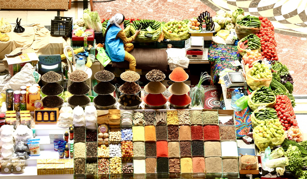 這是7月3日在塔吉克斯坦首都杜尚別拍攝的大巴扎內景。新華社記者 姚大偉 攝