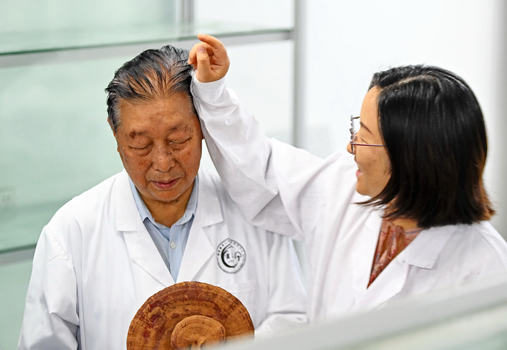 826ֶ÷鸸Hռȥ^ϵĺAӛ Ƃ z