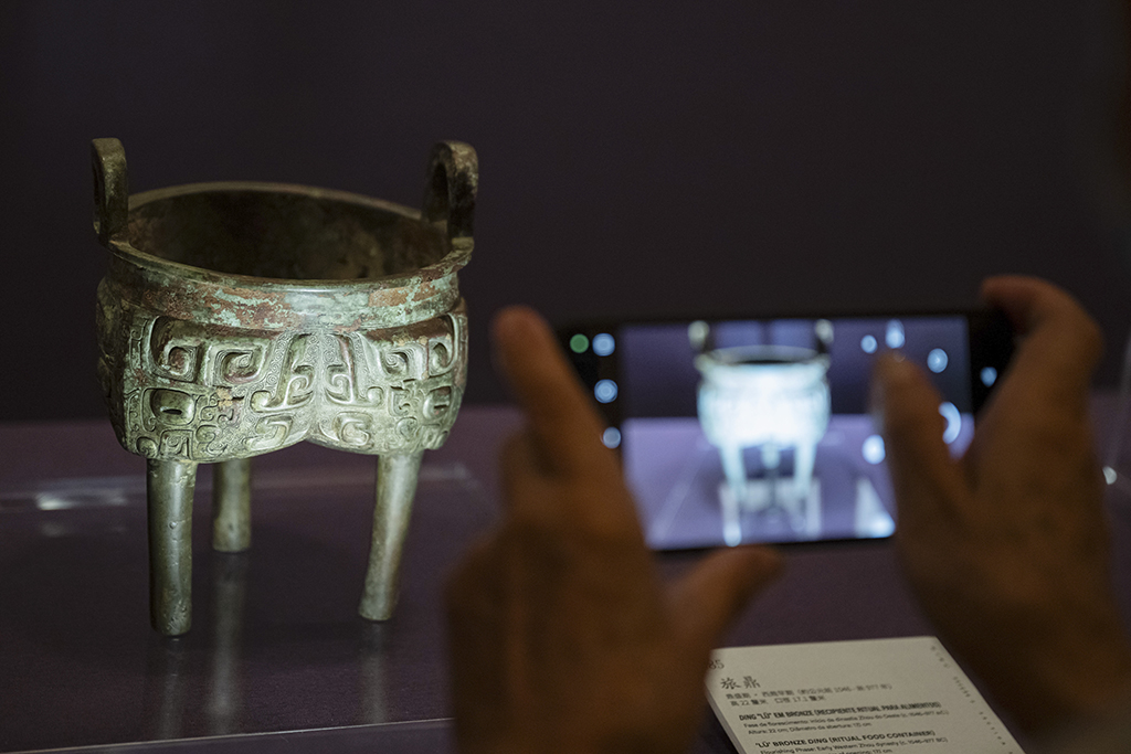 9月6日，市民在“吉金耀華——中國國家博物館藏青銅器精品展”上參觀。