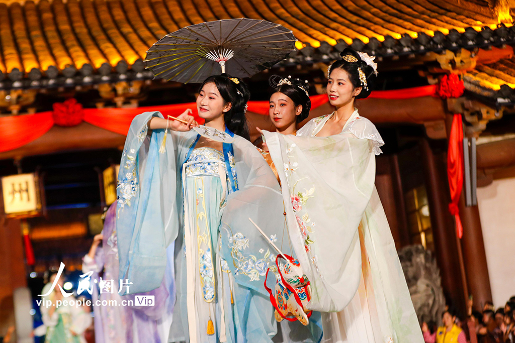 安徽歙縣：漢服走秀展風采【2】