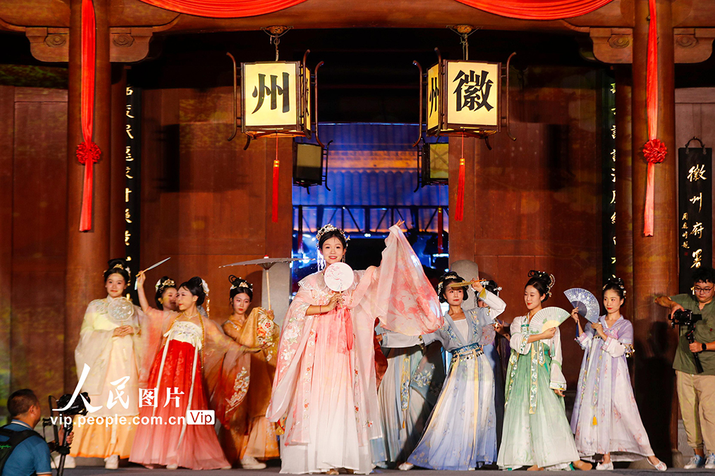 安徽歙縣：漢服走秀展風采【3】