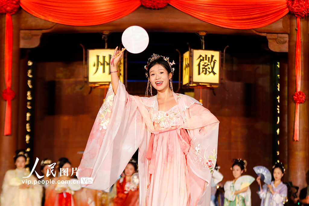 安徽歙縣：漢服走秀展風采【4】