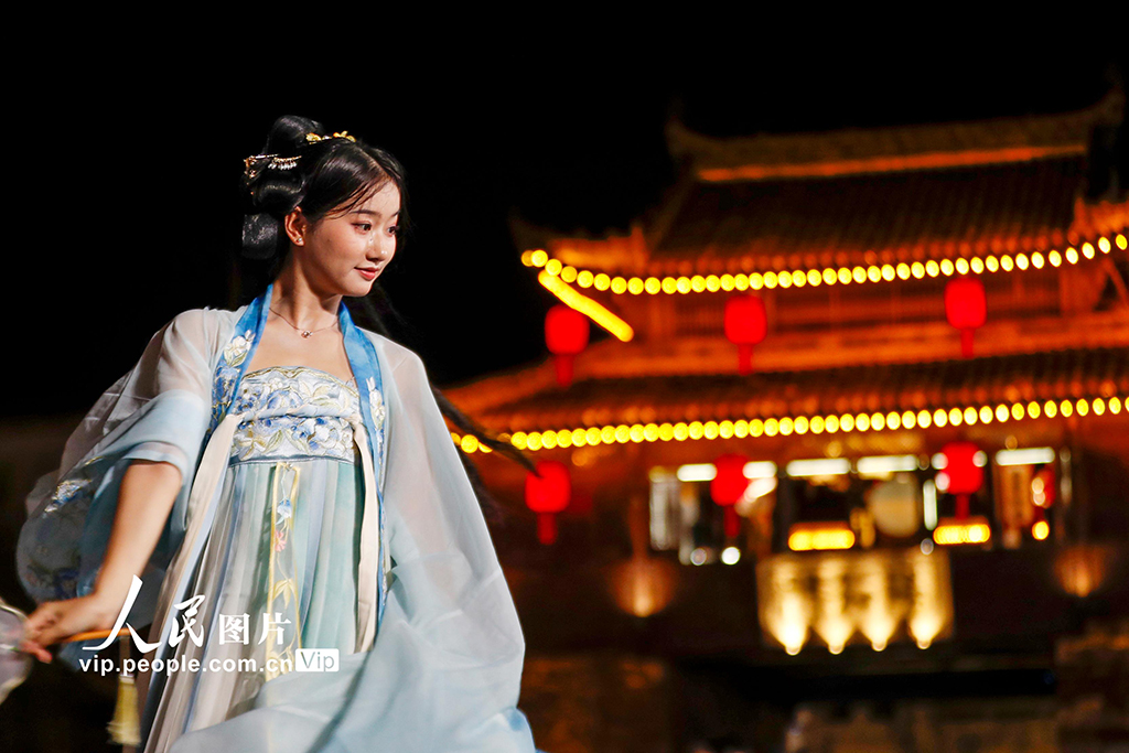 安徽歙縣：漢服走秀展風采【5】