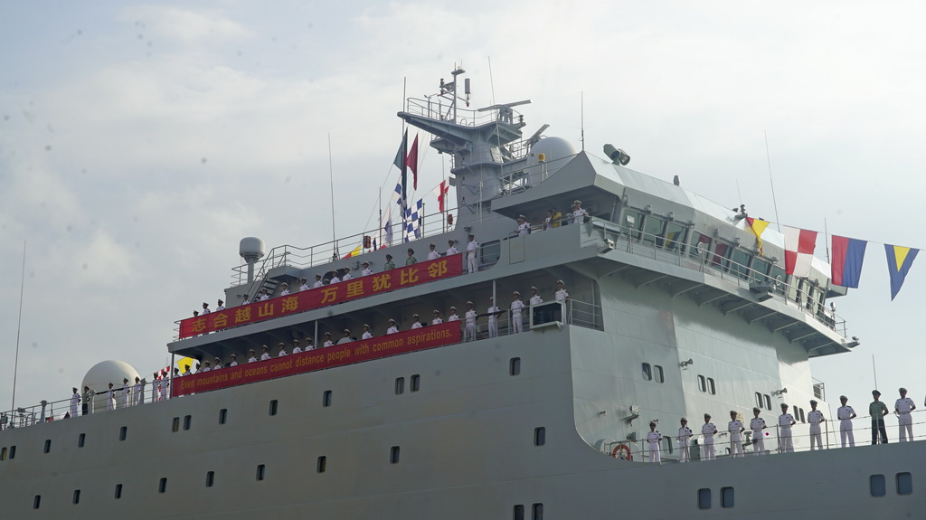 10月12日，中國海軍戚繼光艦抵達孟加拉國吉大港。新華社發