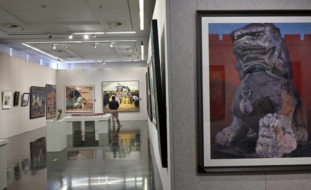 10月15日，觀眾在參觀展覽。