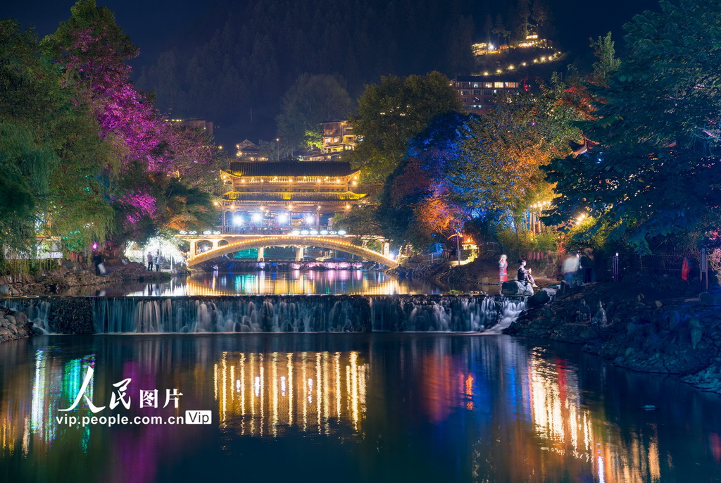 貴州雷山：西江千戶苗寨夜景璀璨【3】