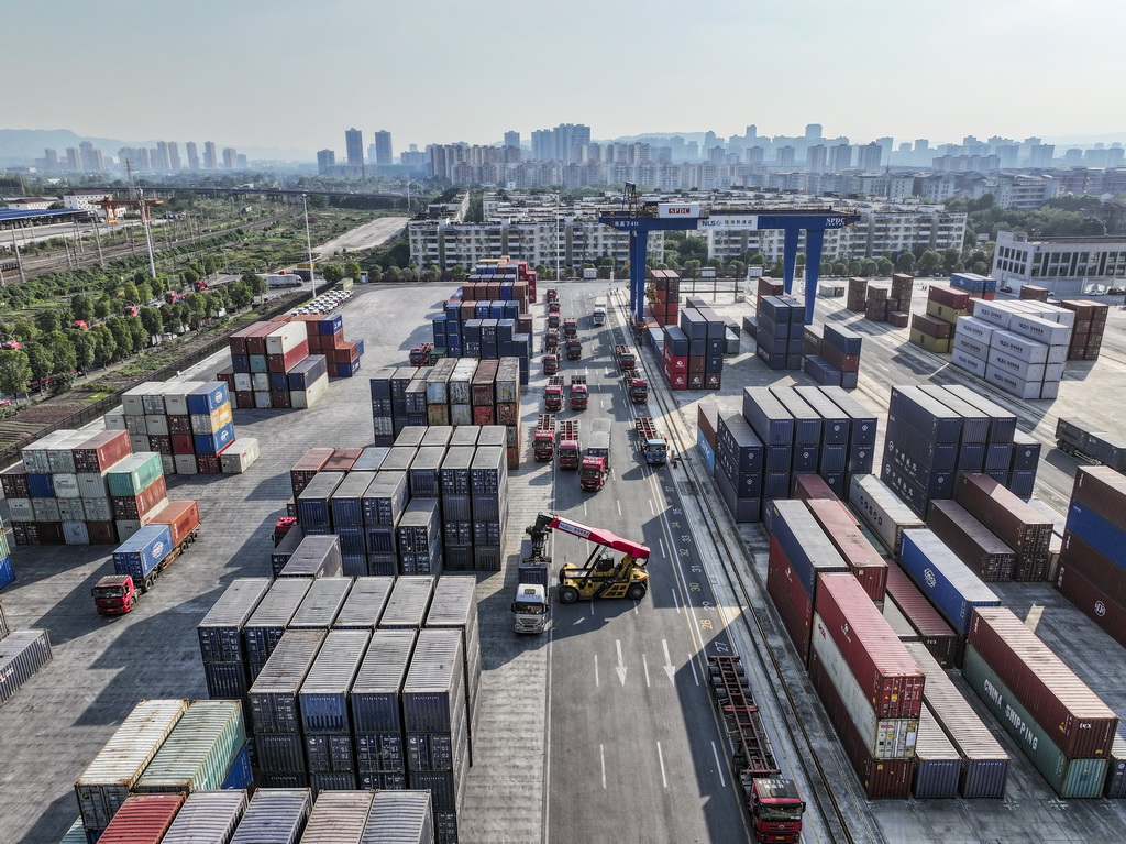 這是10月28日拍攝的陸海新通道重慶無水港（無人機照片）。