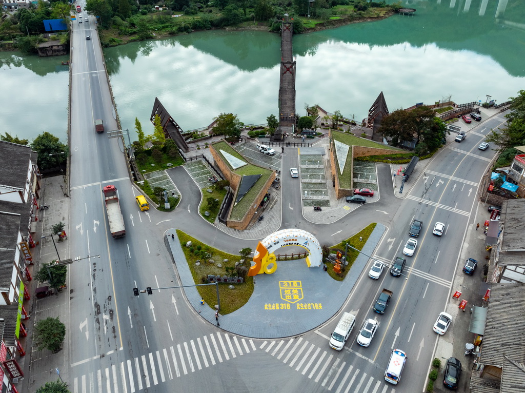 10月27日拍攝的“川藏線第一橋”飛仙關橋驛站（無人機照片）。新華社記者 沈伯韓 攝