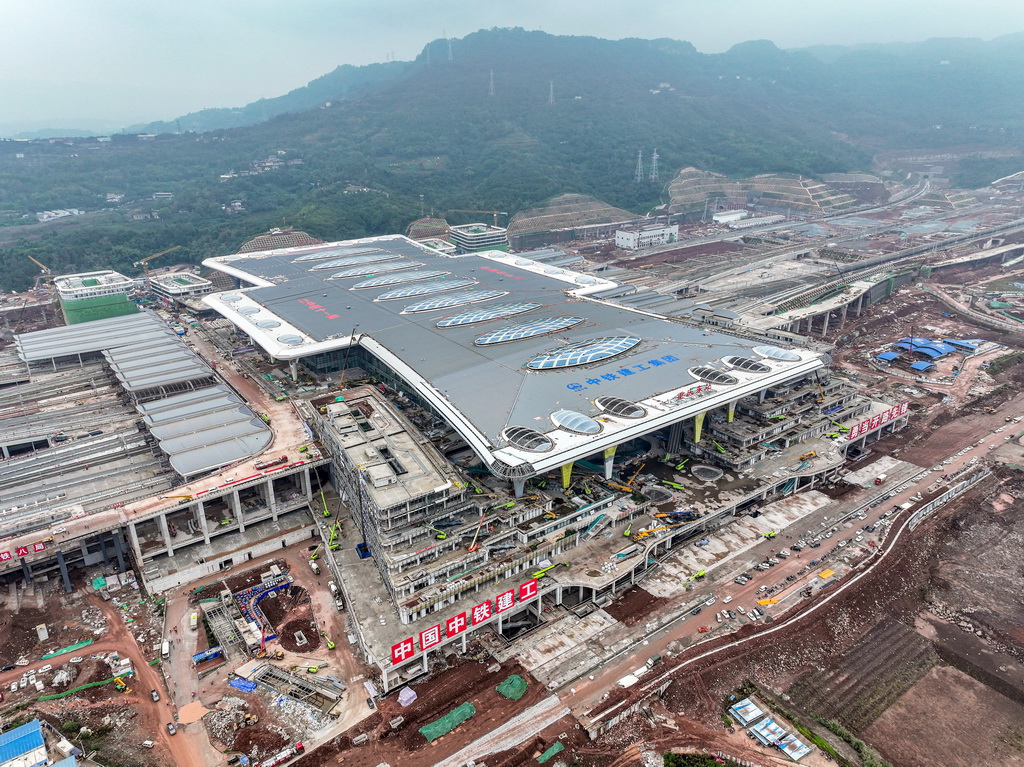 這是11月5日拍攝的重慶東站站房工程建設現場（無人機照片）。